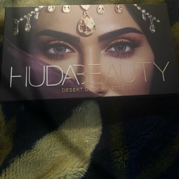 Huda beauty desert dusk eyeshadow palette - Picture 3 of 7